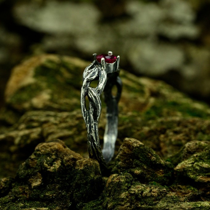 Scarlet Enchantment: Gothic Ruby Ring with Twisted Band