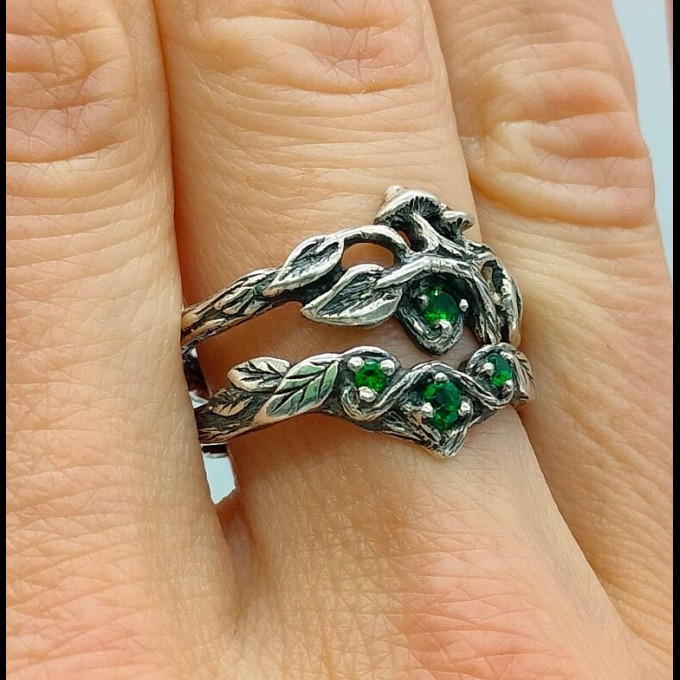 Gothic Silver Ring with Emerald and Leaf Motif