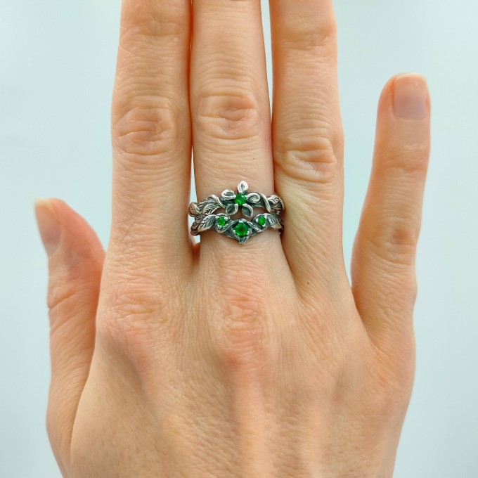 Enchanted Gothic Silver Ring with Emerald Vines