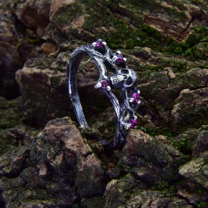 Crown of Shadows: Gothic Sterling Silver Ring with Skull and Amethysts