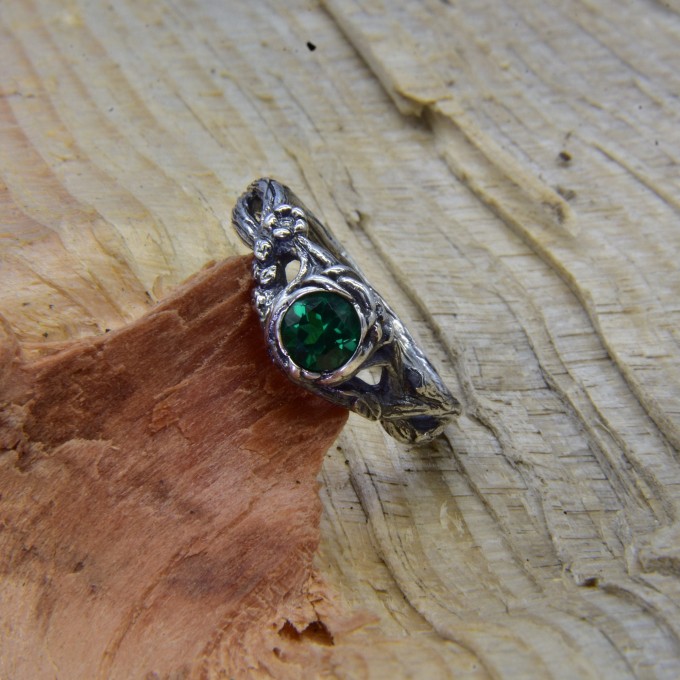 Organic Gothic Ring with Vibrant Emerald