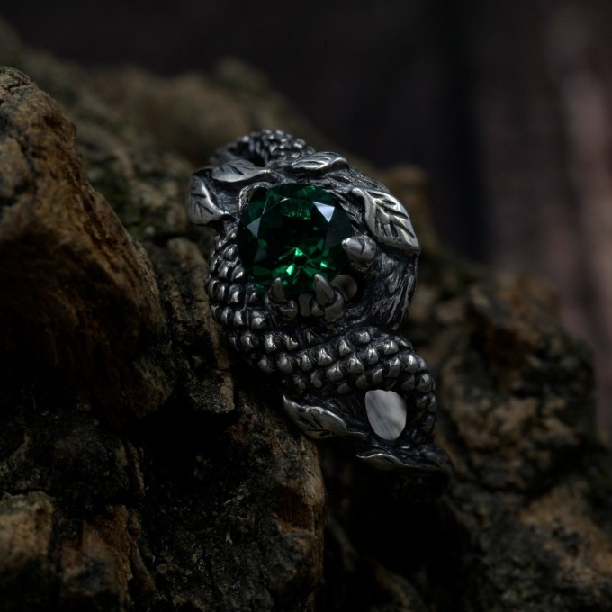 Emerald Guardian: Gothic Sterling Silver Ring with Dragon Claw Design
