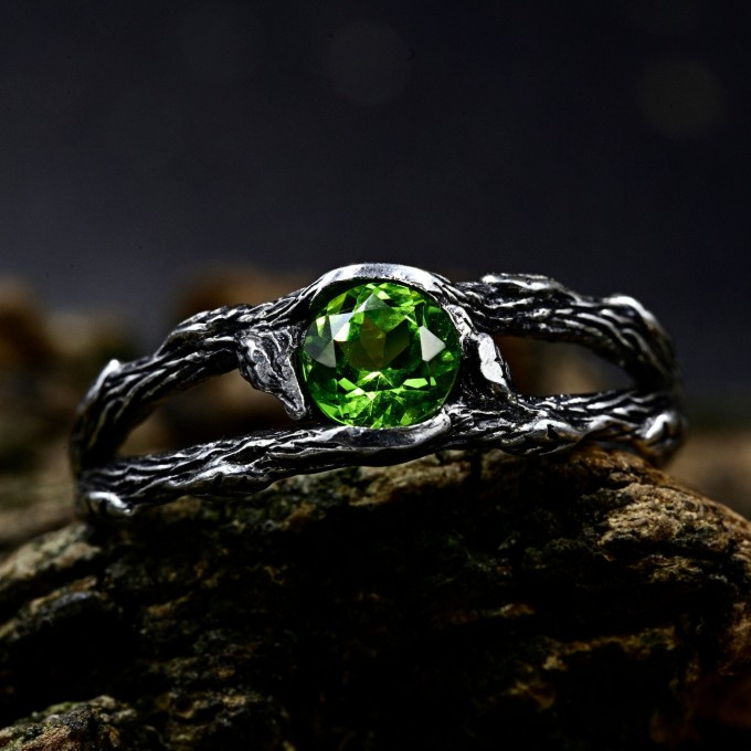 Gothic Silver Ring with Emerald and Branch Design