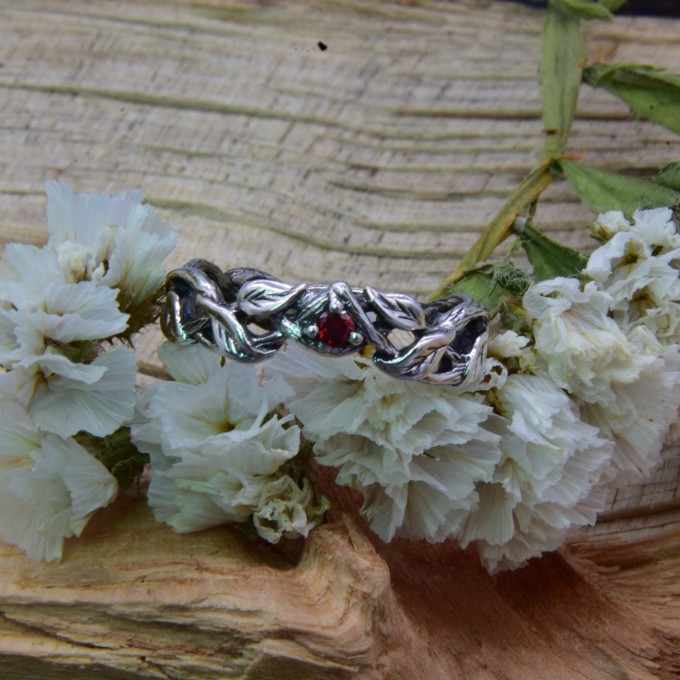 Twisting Vine: Sterling Silver Band with Nature-Inspired Design