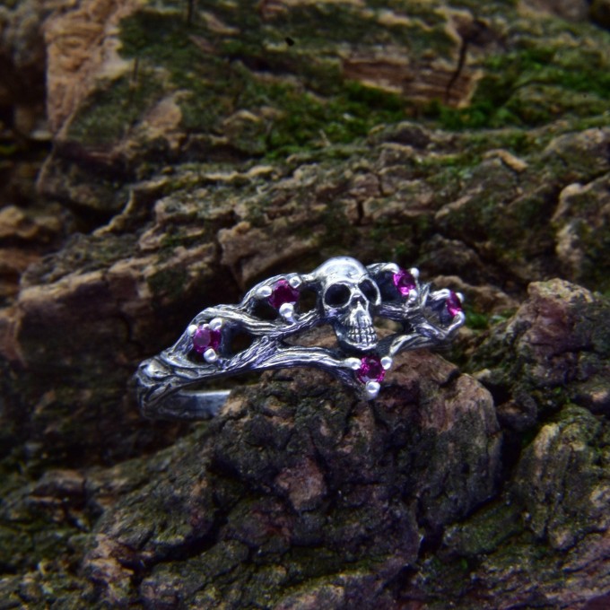 Crown of Shadows: Gothic Sterling Silver Ring with Skull and Amethysts