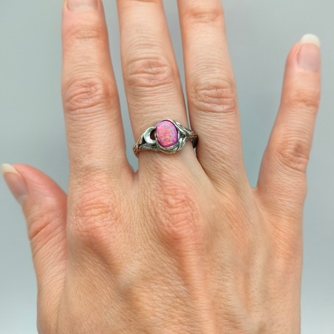 Exquisite Pink Gemstone Silver Ring