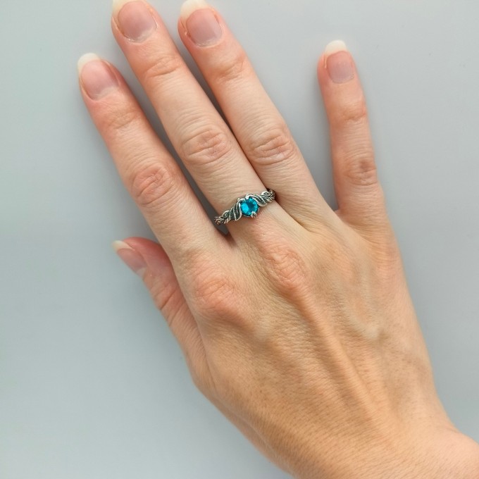 Gothic Silver Ring with a Vibrant Peridot 