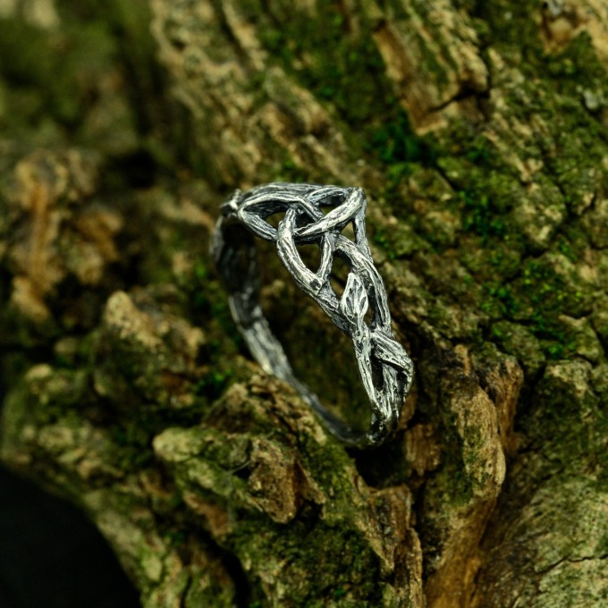Gothic Silver Ring with Intricate Root-Inspired Design
