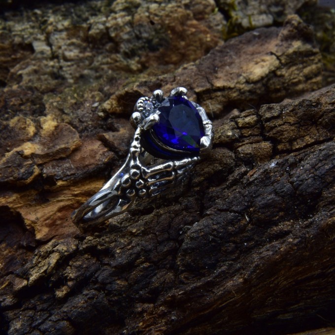Gothic Silver Ring with Deep Blue Sapphire – Dark Elegance