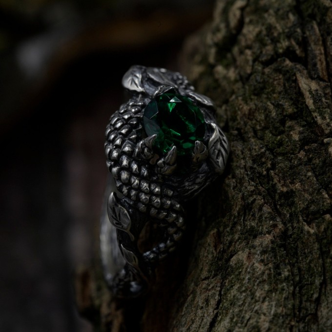 Emerald Guardian: Gothic Sterling Silver Ring with Dragon Claw Design