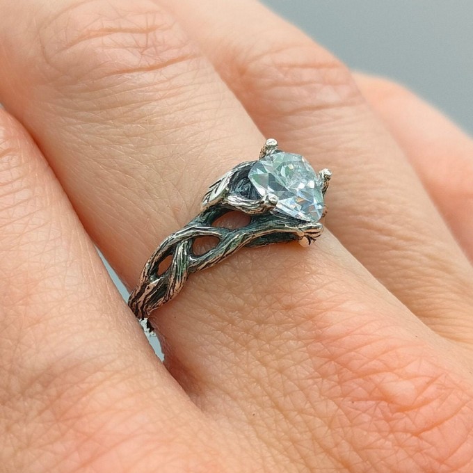 Elegant Gothic Ring with White Topaz Gemstone