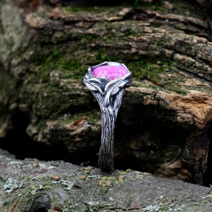 Exquisite Pink Gemstone Silver Ring
