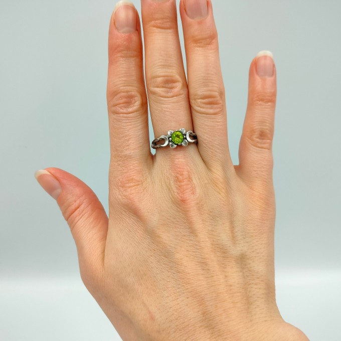 Gothic Ring with Peridot and Unique Details| Unique Jewelry for Women