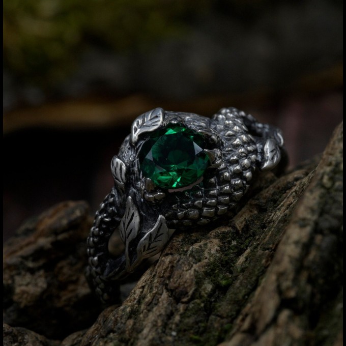 Emerald Guardian: Gothic Sterling Silver Ring with Dragon Claw Design