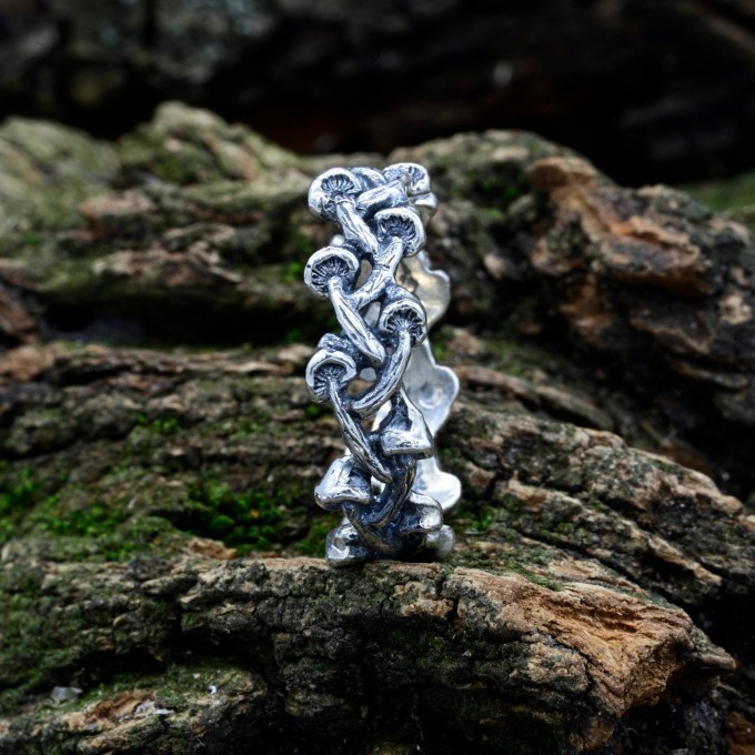 Gothic Knotwork Band Ring with Intricate Details