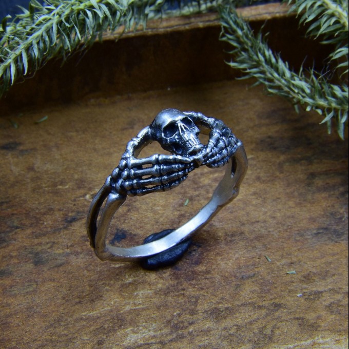 Elegant Skeleton-Inspired Gothic Ring – Symbol of Eternal Bonds