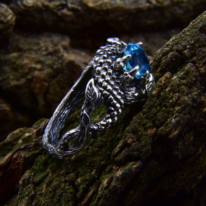 Stunning Aquamarine Ring with Intricate Gothic Silver Design