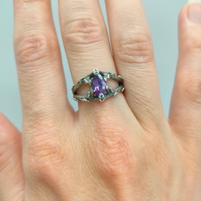 Elegant Gothic Ring with Amethyst Gemstone