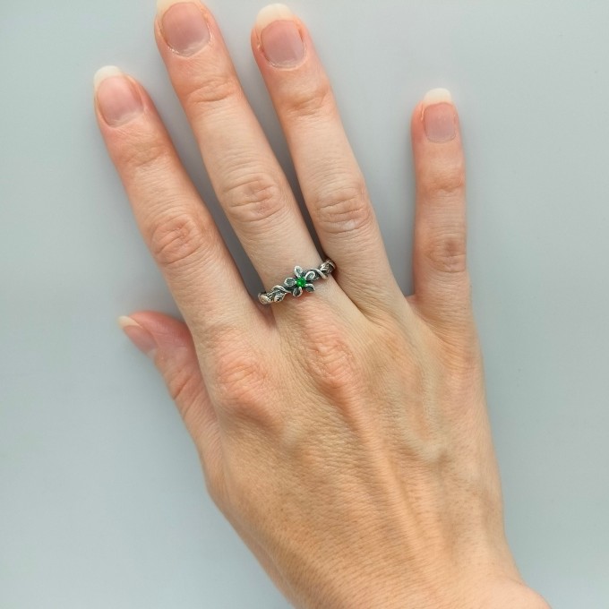 Gothic Silver Ring with Emerald and Floral Design