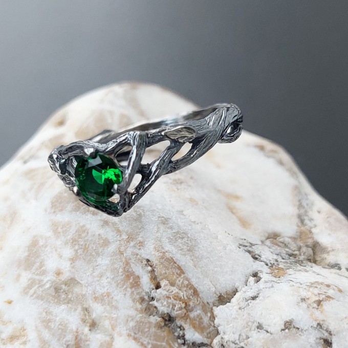 Gothic Silver Ring with Emerald and Leaf Motif