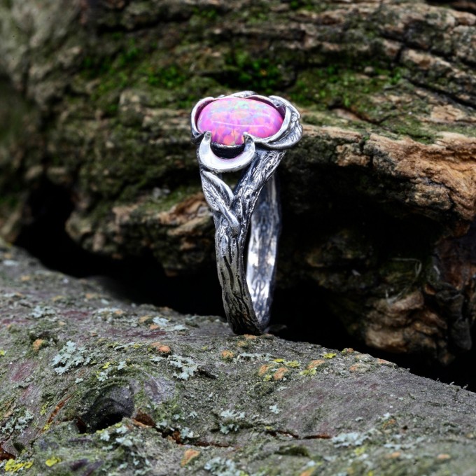 Exquisite Pink Gemstone Silver Ring