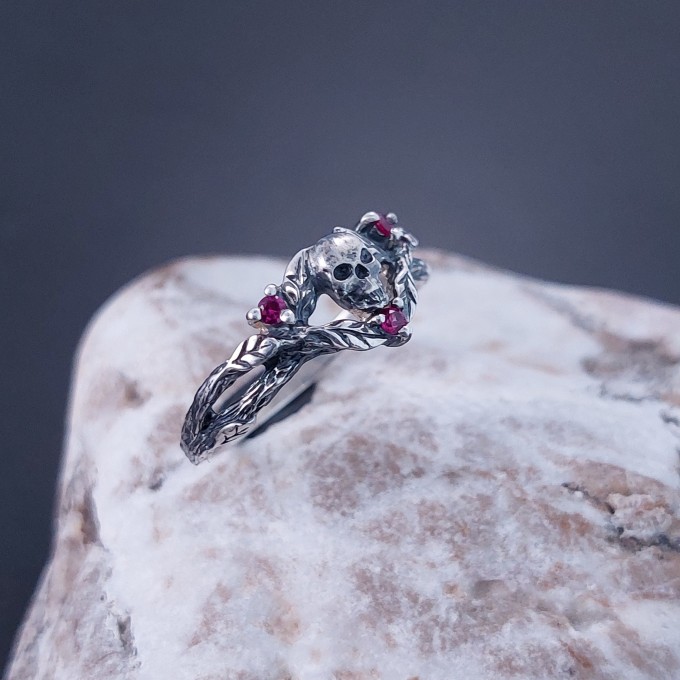 Skull of Destiny: Gothic Sterling Silver Ring with Fiery Garnets
