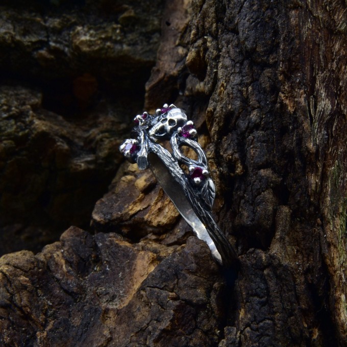 Heir of Twilight: Gothic Sterling Silver Ring with Amethyst Accents