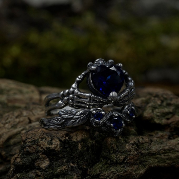 Twilight Majesty: Gothic Sterling Silver Ring with a Regal Sapphire