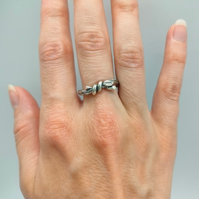 Nature-Inspired Silver Ring with Intricate Leaf Motif
