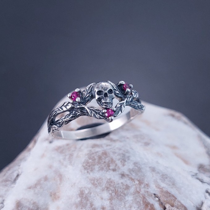 Skull of Destiny: Gothic Sterling Silver Ring with Fiery Garnets