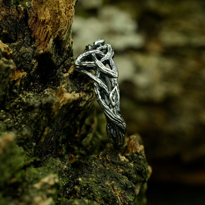 Gothic Silver Ring with Intricate Root-Inspired Design
