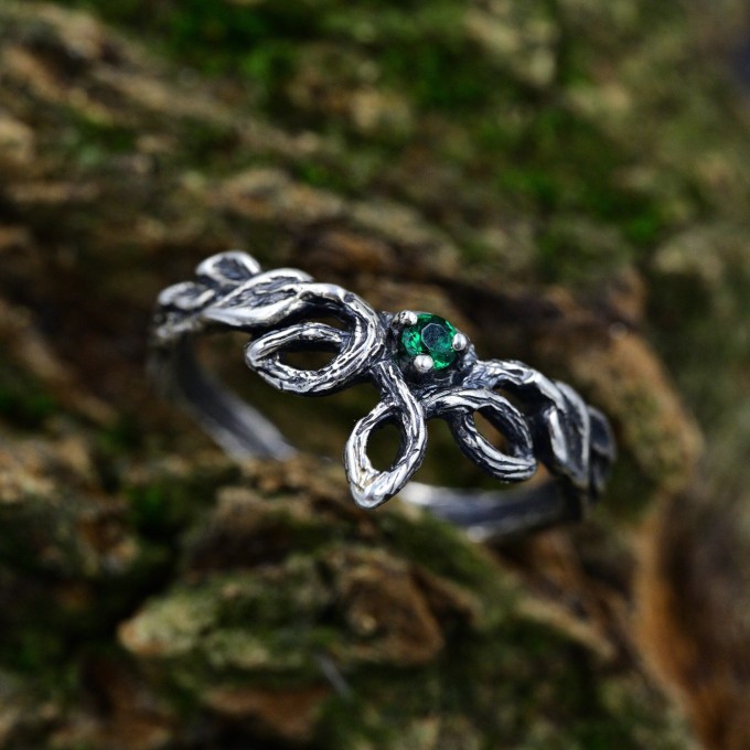 Vine of Enchantment: Gothic Sterling Silver Ring with Emerald Accent
