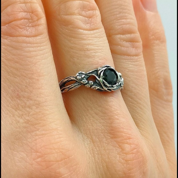 Gothic Ring of Shadows with Black Onyx Gemstone|Unique Floral Magic Wedding Ring for Women