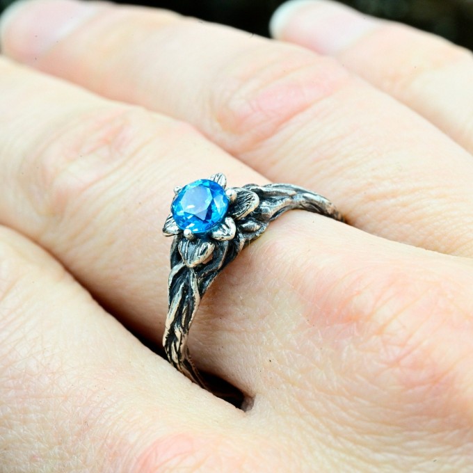 legant Gothic Ring with Aquamarine Gemstone