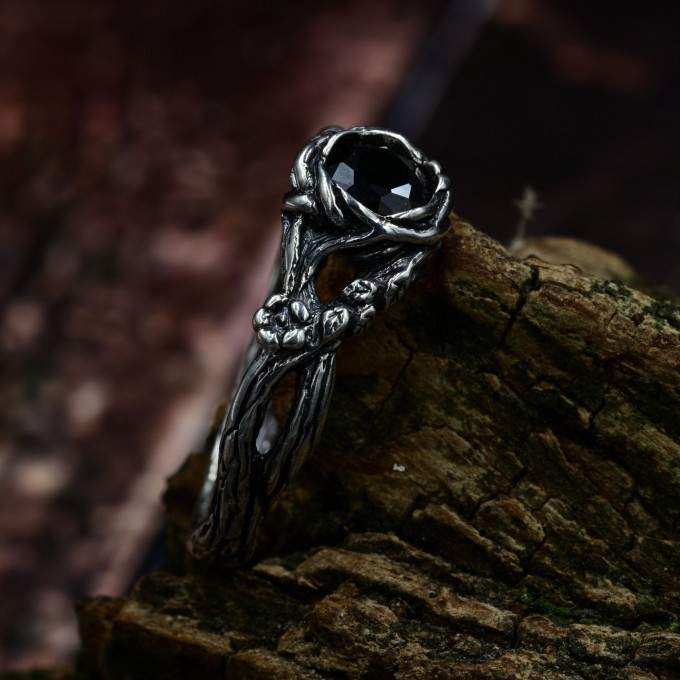 Gothic Ring of Shadows with Black Onyx Gemstone|Unique Floral Magic Wedding Ring for Women