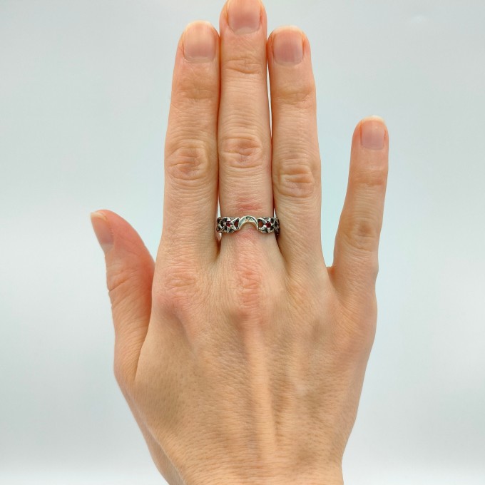 Twisting Shadows: Gothic Sterling Silver Ring with Sculpted Elegance