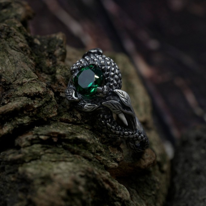 Emerald Guardian: Gothic Sterling Silver Ring with Dragon Claw Design