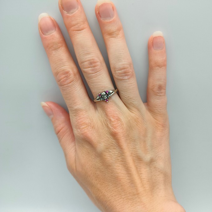 Gothic Silver Ring with Skull and Ruby Design