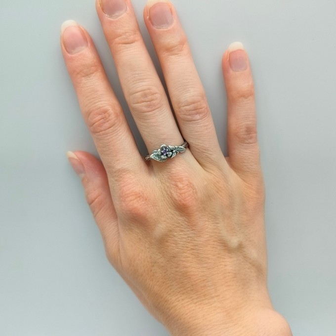 Delicate Gothic Ring with Amethyst Details