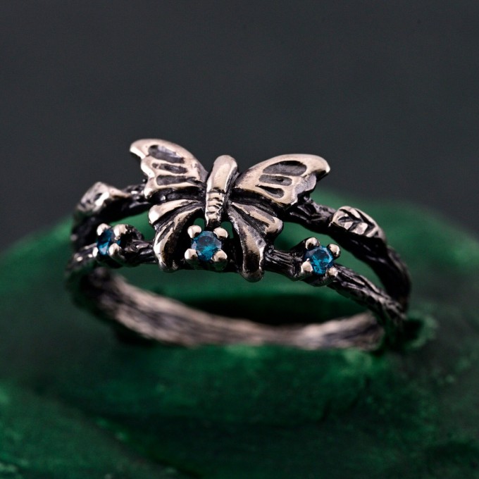 Elegant Ring Butterfly of Destiny - Unique and Graceful Butterfly Design