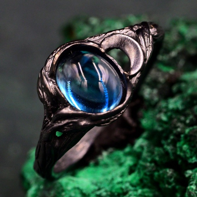 Mystical Witch Wedding Ring - Topaz & Moon-Inspired Leaf Design