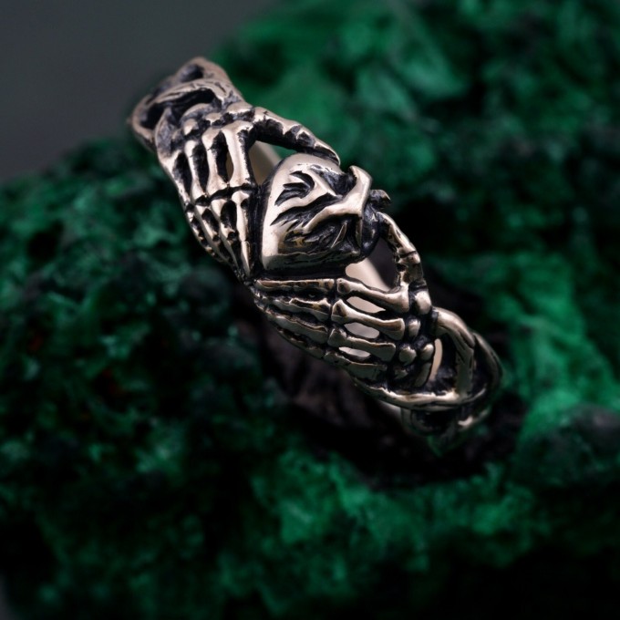 Handcrafted Silver Heart Embrace Ring – Eternal Love Symbol with Artistic Hands