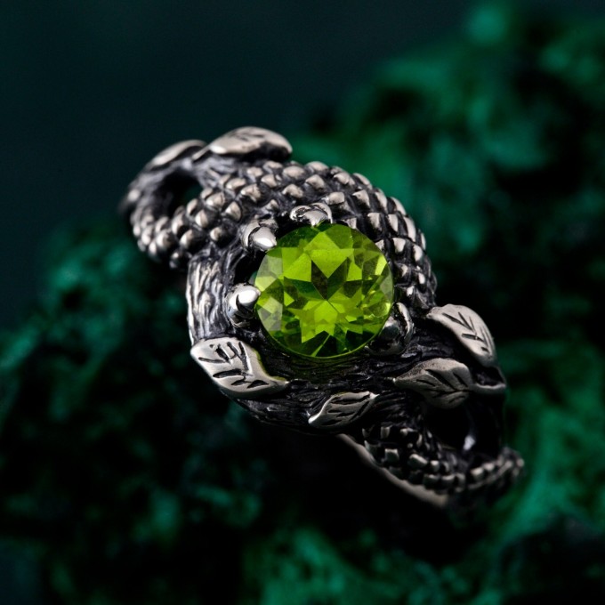 Exquisite Peridot Serpent Ring - Vintage Dragon Mystique in Fantasy Silver