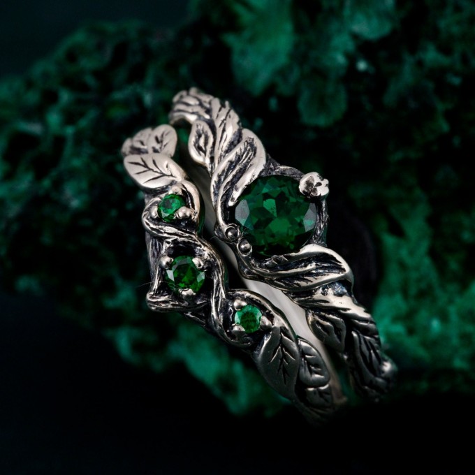 Emerald Silver Twig Ring – Forest-Inspired Leaf Design, Bohemian Green Gemstone Wedding Band, Unique Handcrafted Jewelry
