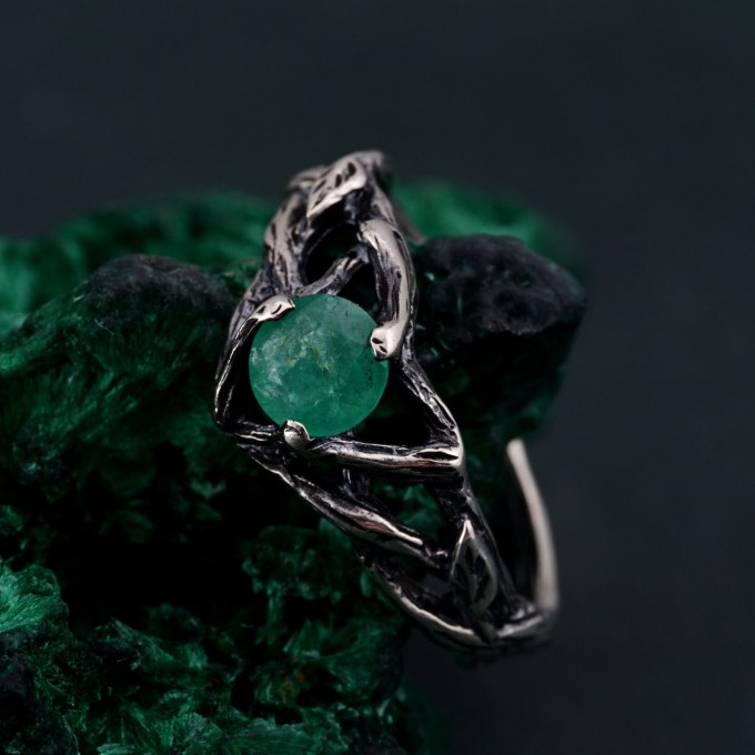 Celtic Emerald Silver Ring - Timeless Celtic Elegance