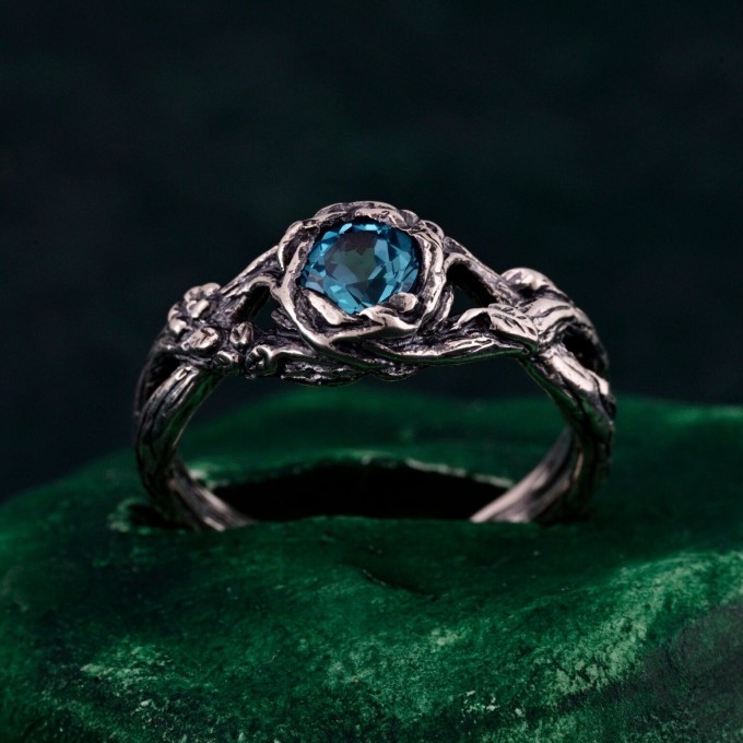 Elegant Sterling Silver Ring with Topaz Gemstone