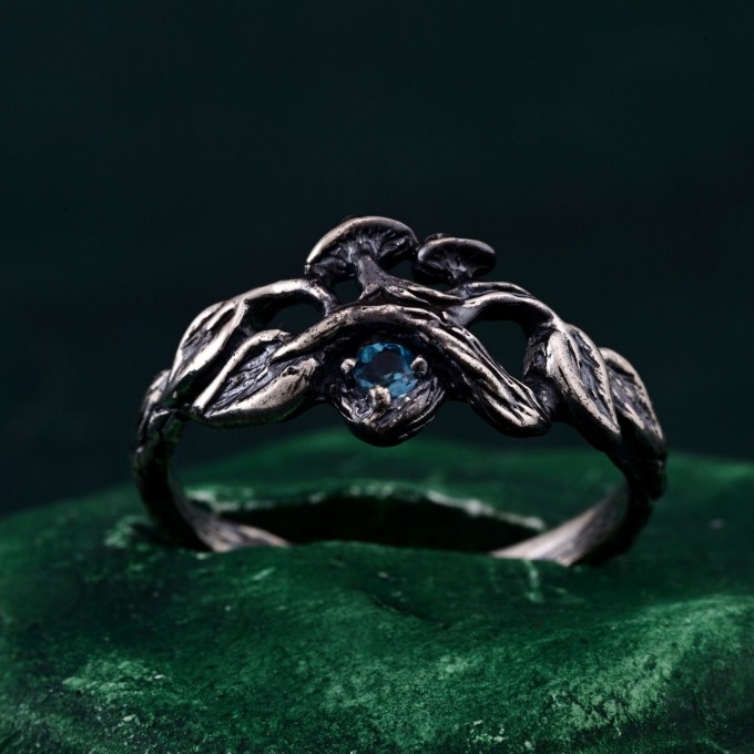Topaz Enchantment Gothic Ring – Mystical Unisex Wedding Band, Witchy Statement Topaz Ring, Unique Gothic Gemstone Jewel