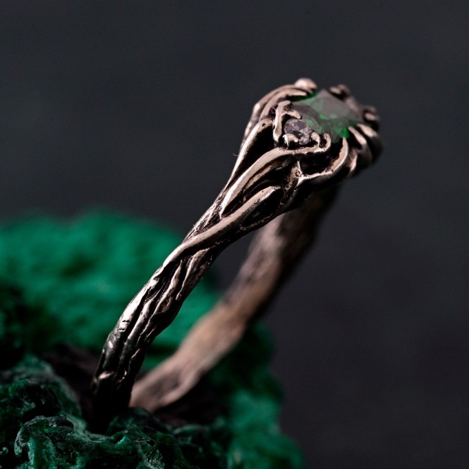 Emerald Elegant Leafy Wedding Band – Luxury Tree-Inspired Design, Exquisite and Unique Wedding Ring