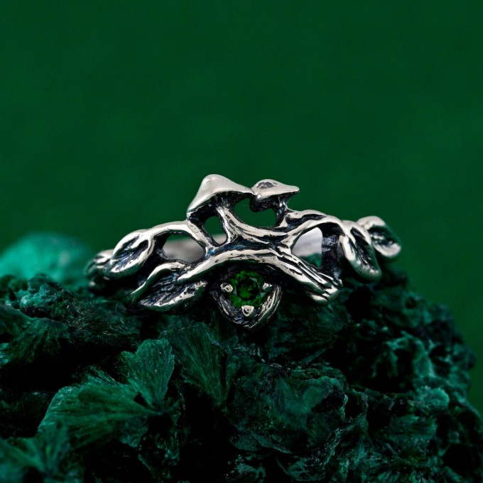 Unisex Gothic Wedding Ring – Witchy Statement Ring, Silver Geometric Design, Unique Gothic Jewelry for All Genders