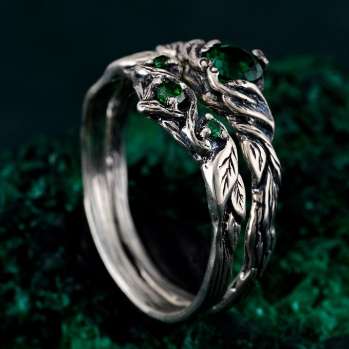 Emerald Silver Twig Ring – Forest-Inspired Leaf Design, Bohemian Green Gemstone Wedding Band, Unique Handcrafted Jewelry
